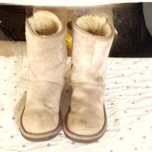 Cozy Tan Shearling Boots